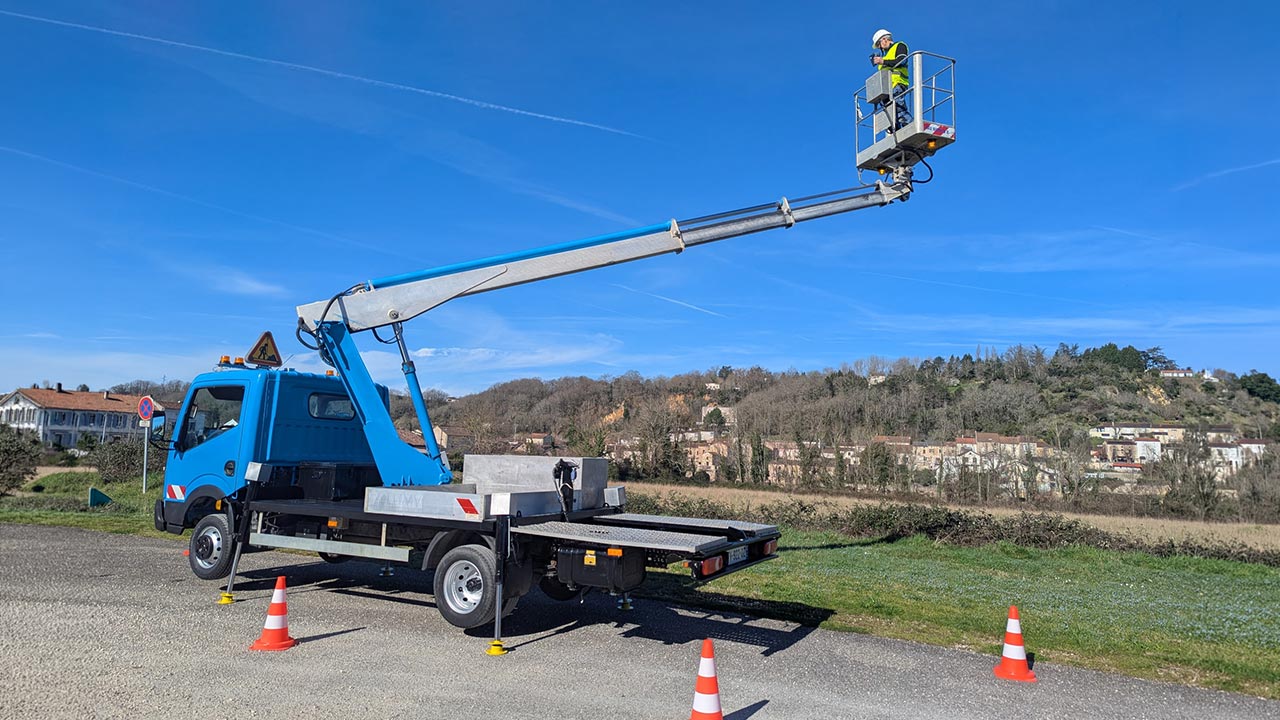 Camion nacelle présenté sur le site Vertika Pro